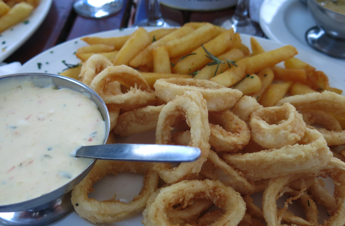 Geef mij dan maar calamares met frietjes en béarnaise...