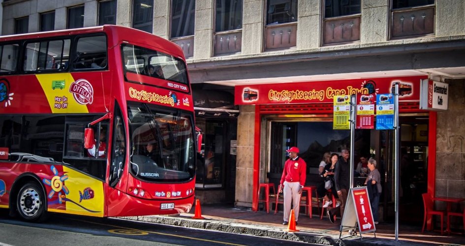 CPT_long_street_with_bus_945_500_85_s_c1_c_c